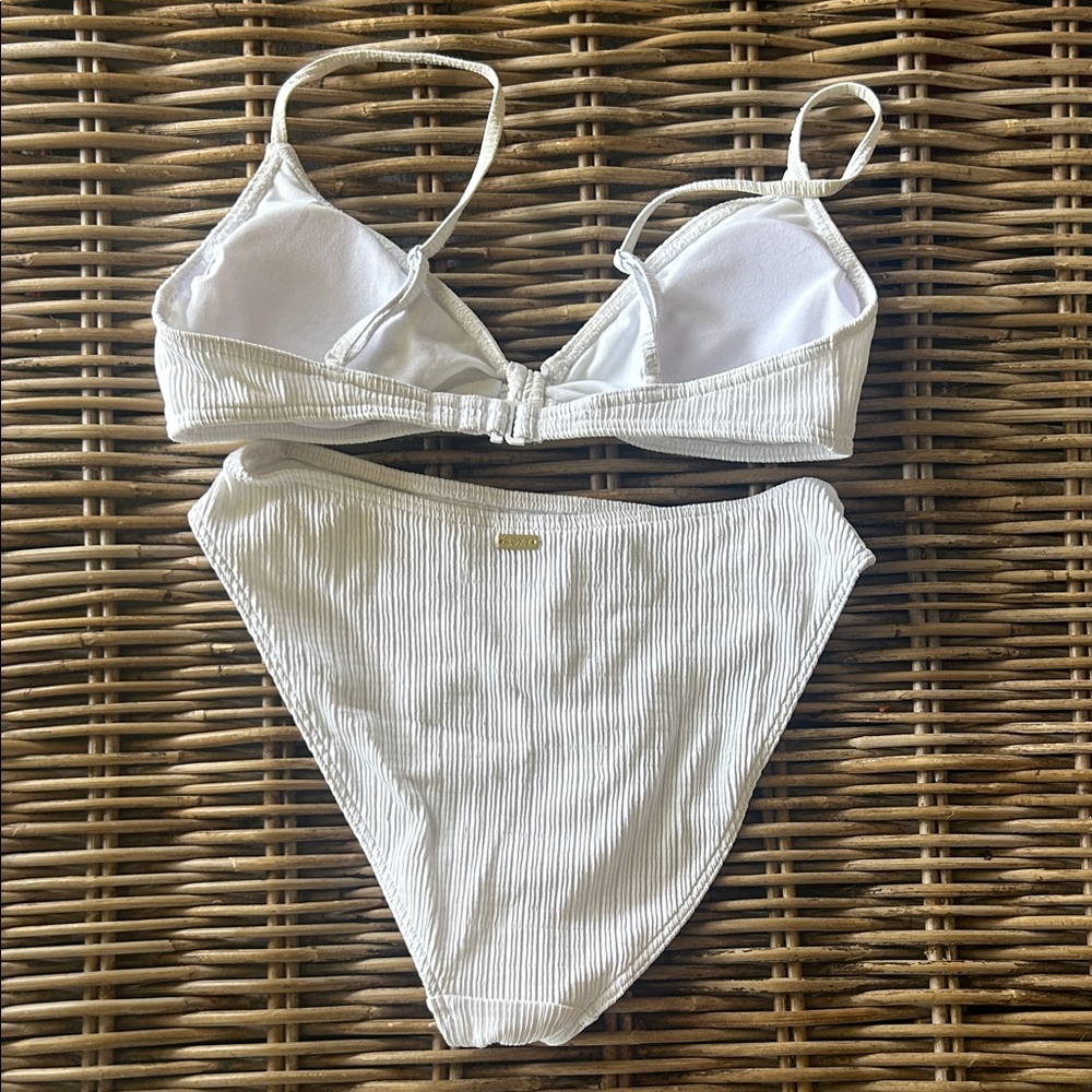 Roxy Ribbed Bikini Set. Never worn - Picture 2 of 4